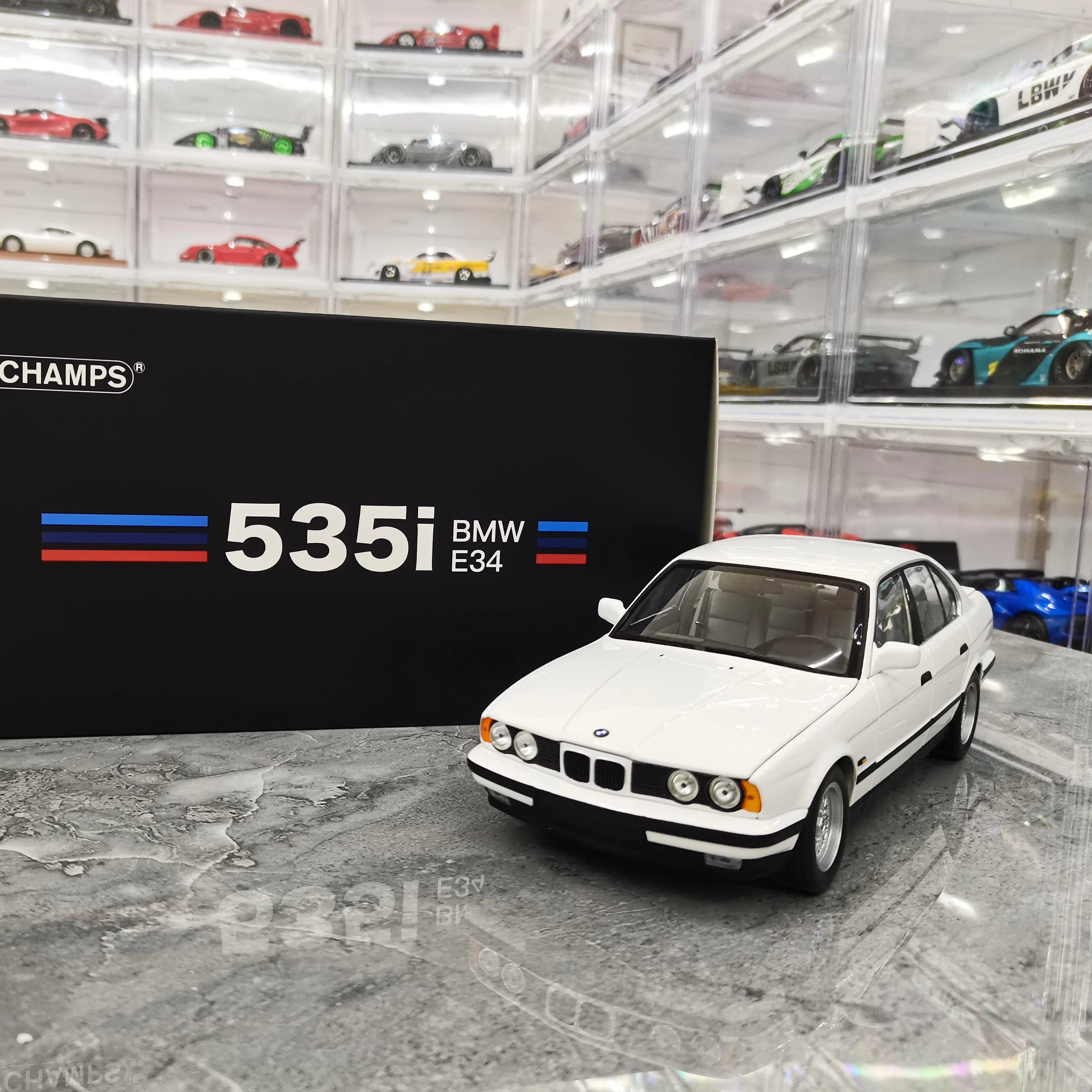 

Minichamps 1:18 BMW 535i (E34) 1988 Diecast Simulation Alloy Car Model Toy Gift Toy Vehicles
