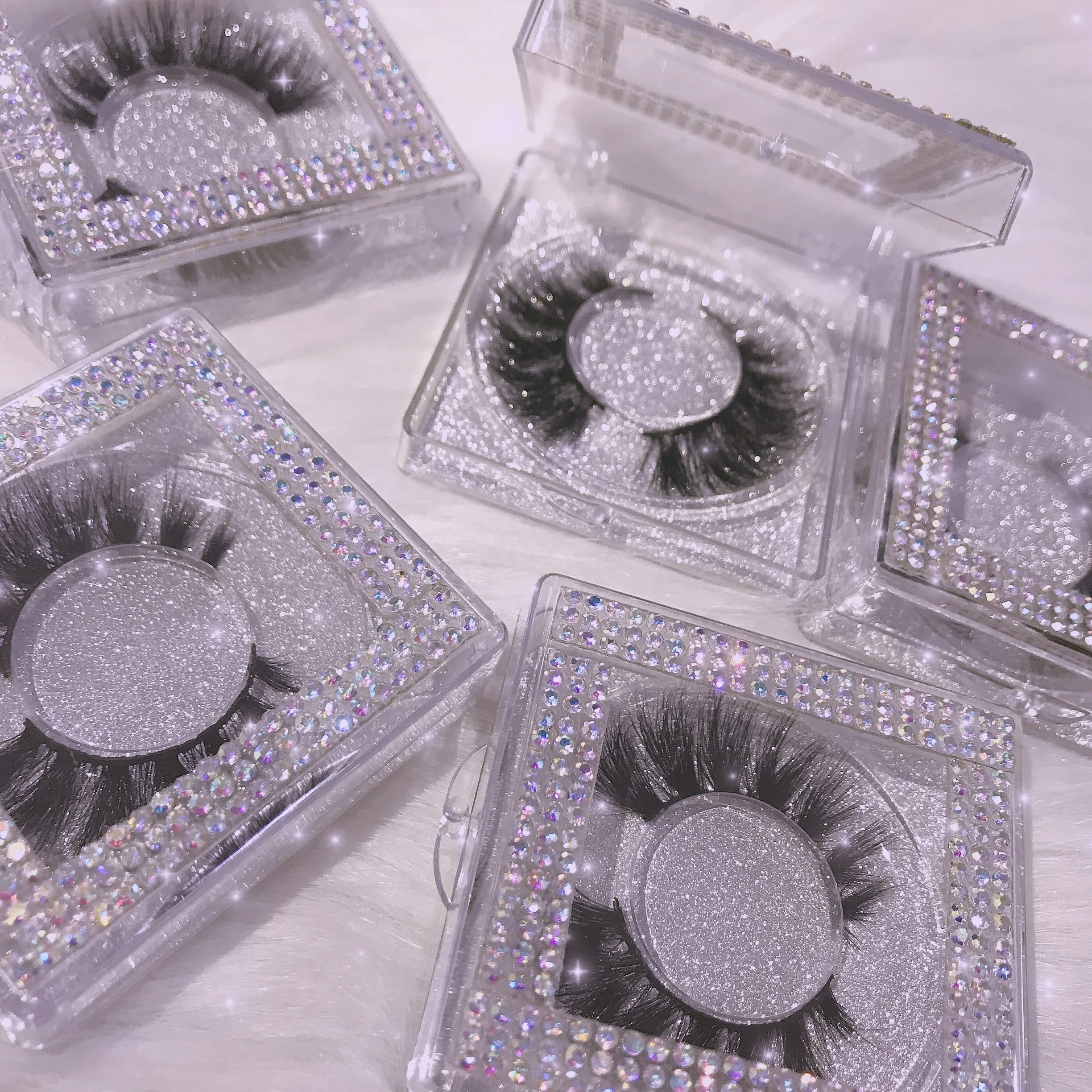 

Bling Diamond Lashcases Rhinestone Lashbox Customs eyelash packaging box 3D 5D 25MM Eyelashes with Custom lashbox, Black