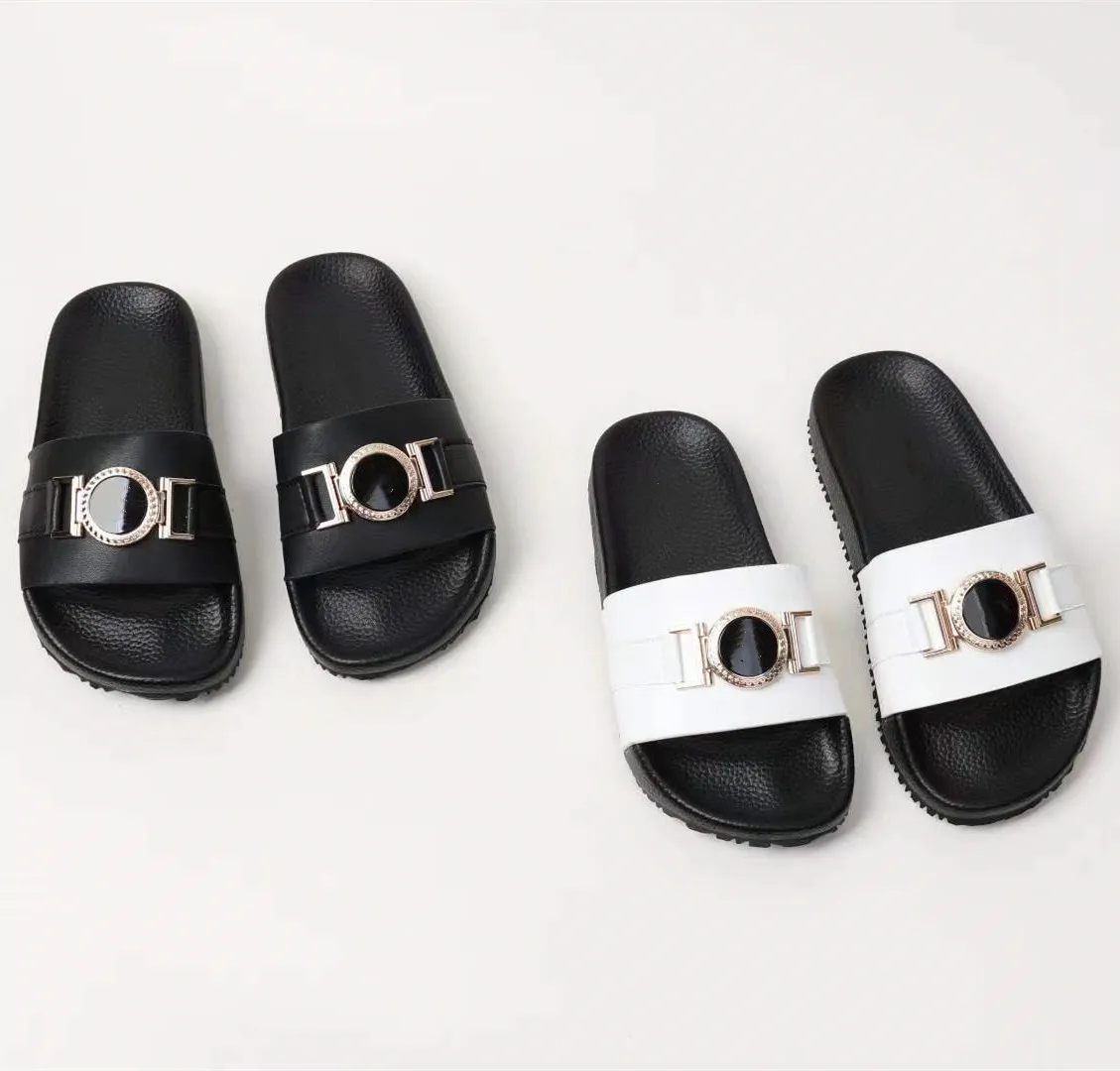 

Designer clothes Tagged metal head high-end 2022 summer travel shoes, children's slippers, boys foreign style outer wear