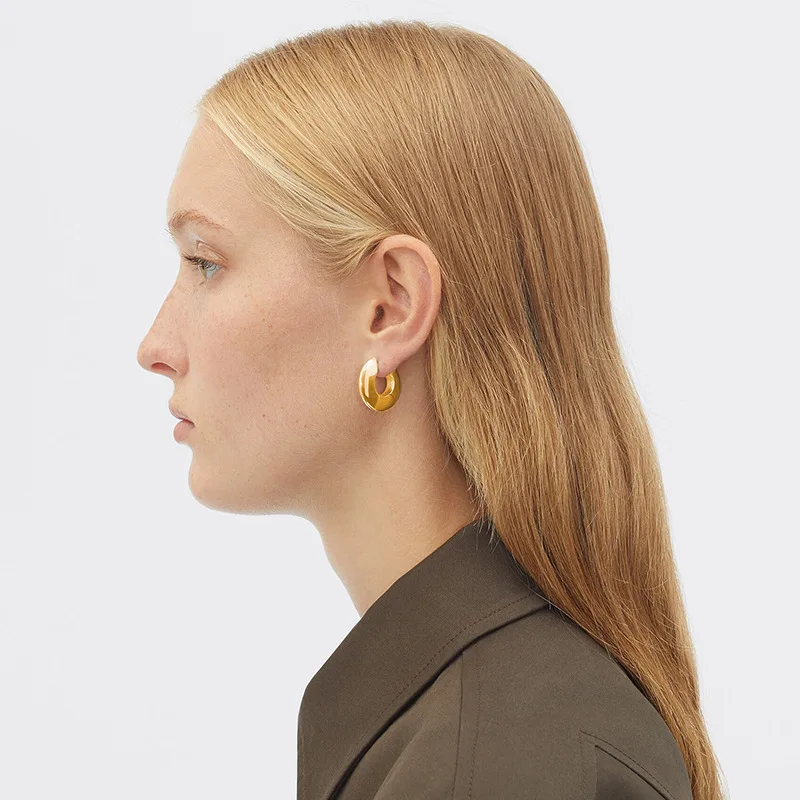 

2021 Summer New Arrival 18K Gold Plateding Hoop Earrings Women INS Minimalist Brass Clip on Huggie Hoop Earrings