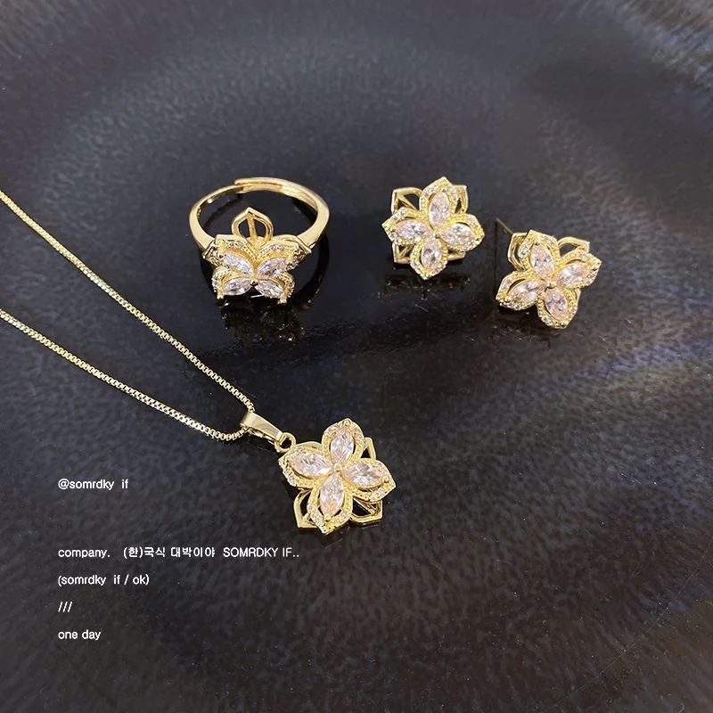 

Sweet Clover Design Can Whirling Four Clover Zircon 316L Stainless Steel Women Plated 18K Gold Luxurious Jewelry Set