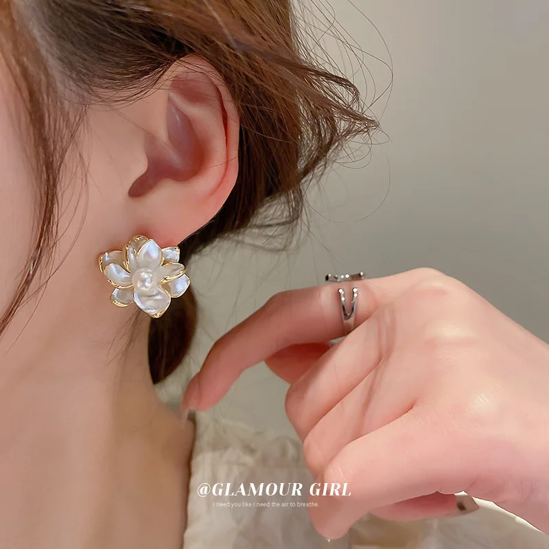

fashion quality dainty flower stud earrings