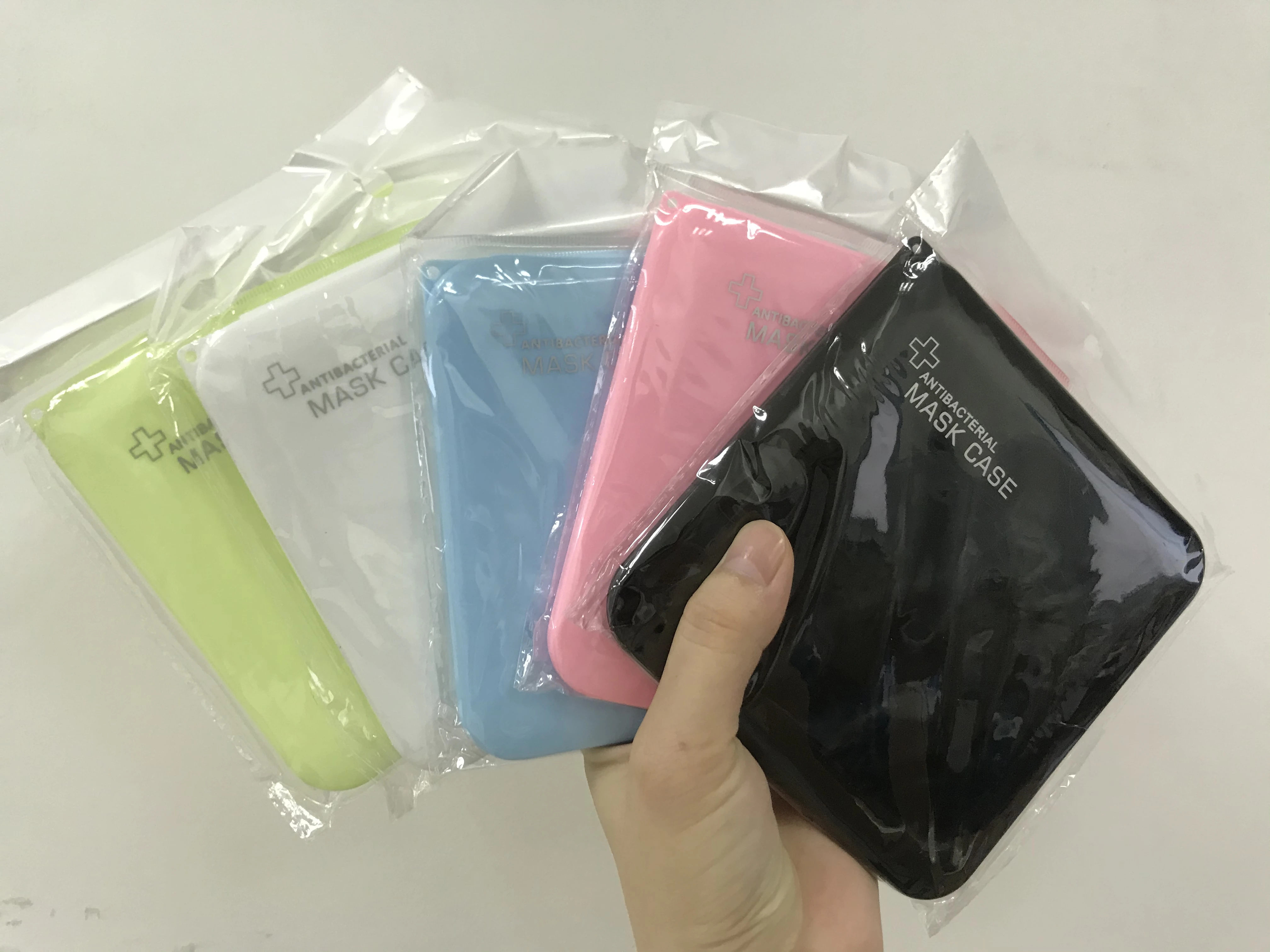 
2020 New Portable Dustproof Moisture-proof Storage Box Anti- bacterial Faced Mask Case Multi-colors 