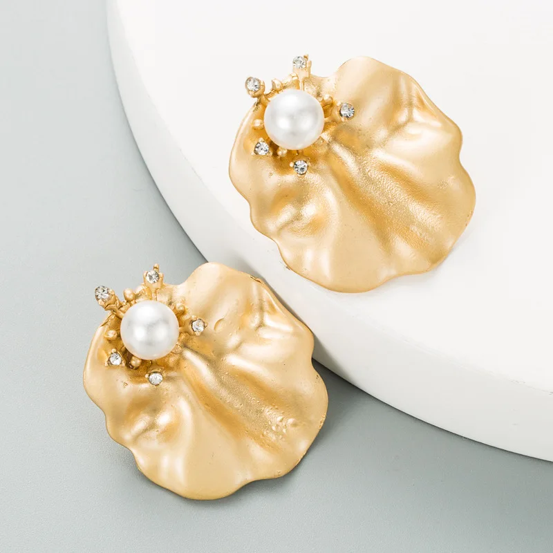 

Fashion Twist Matte Gold Leaf Pearl Flower Woman Alloy Earrings, As the picture show or as request