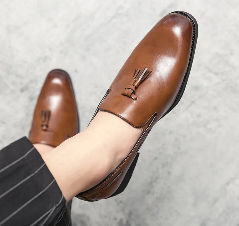 

2021 new men's leather shoes shallow mouth waterproof and wear-resistant work casual men's shoes tassel accessories, Brown black