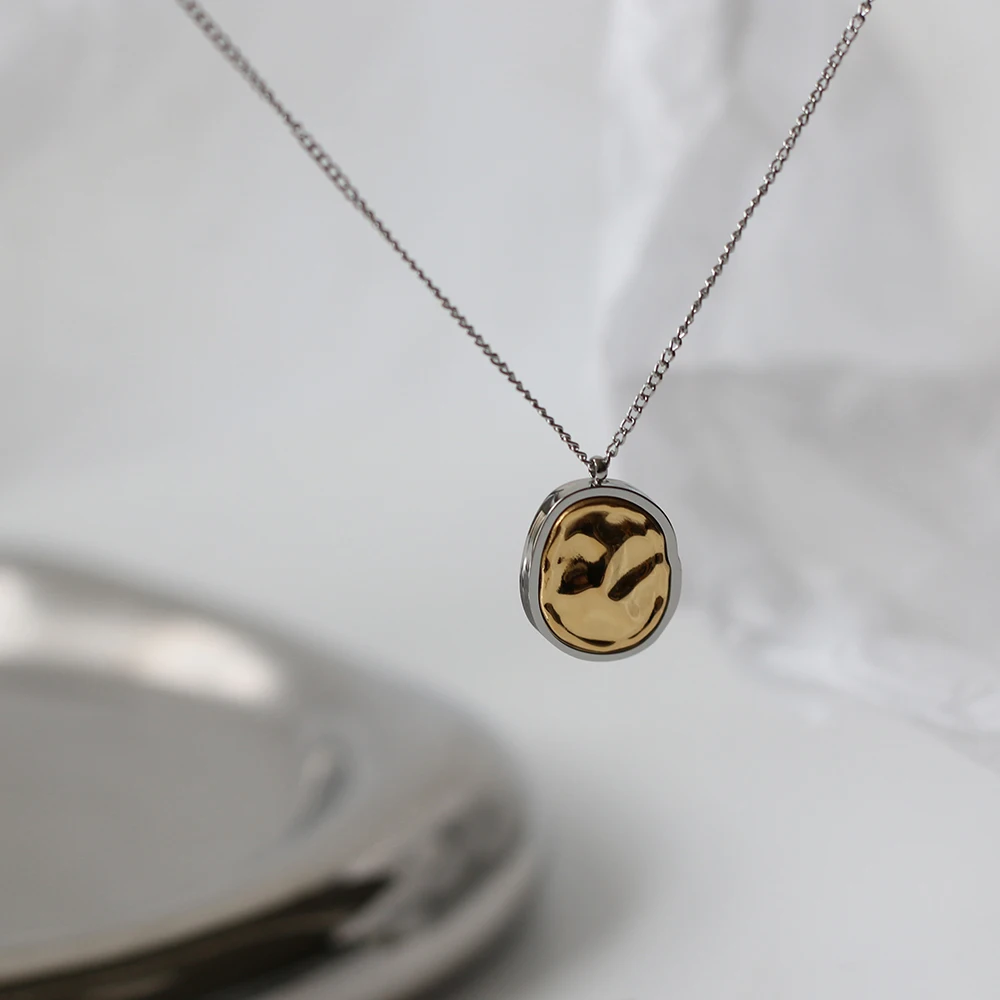 

Personalized Stainless Steel 18k Gold Plated Color-preserving Female Hammered Pendant Glossy Walnut Surface Irregular Necklace