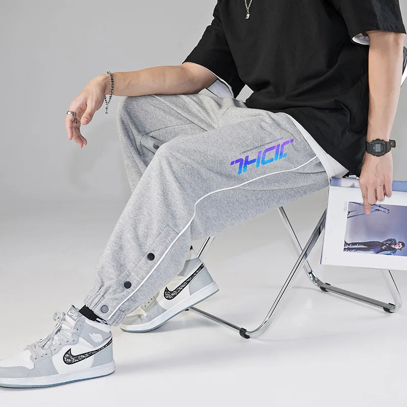 

Low MOQ hot selling men's loose jogger pants relaxed trousers reflective printing fashionable baggy pants