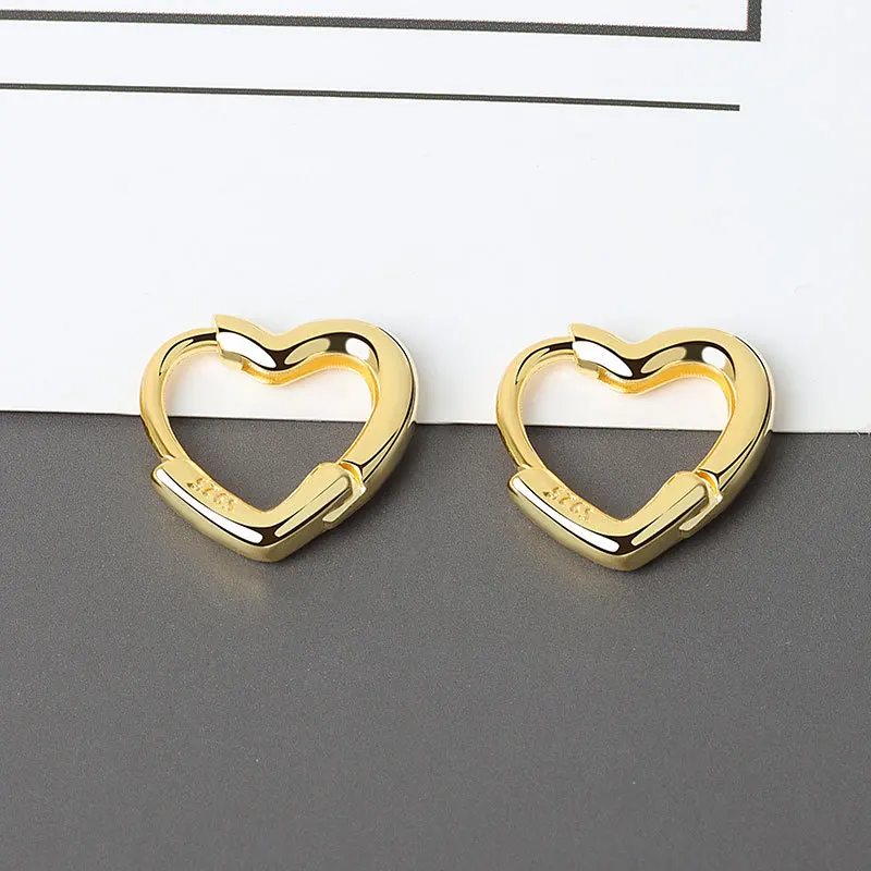 

Canner 2021 Factory Wholesale Cute Sweet Heart Buckle Heart-shaped Circle Piercing Earrings