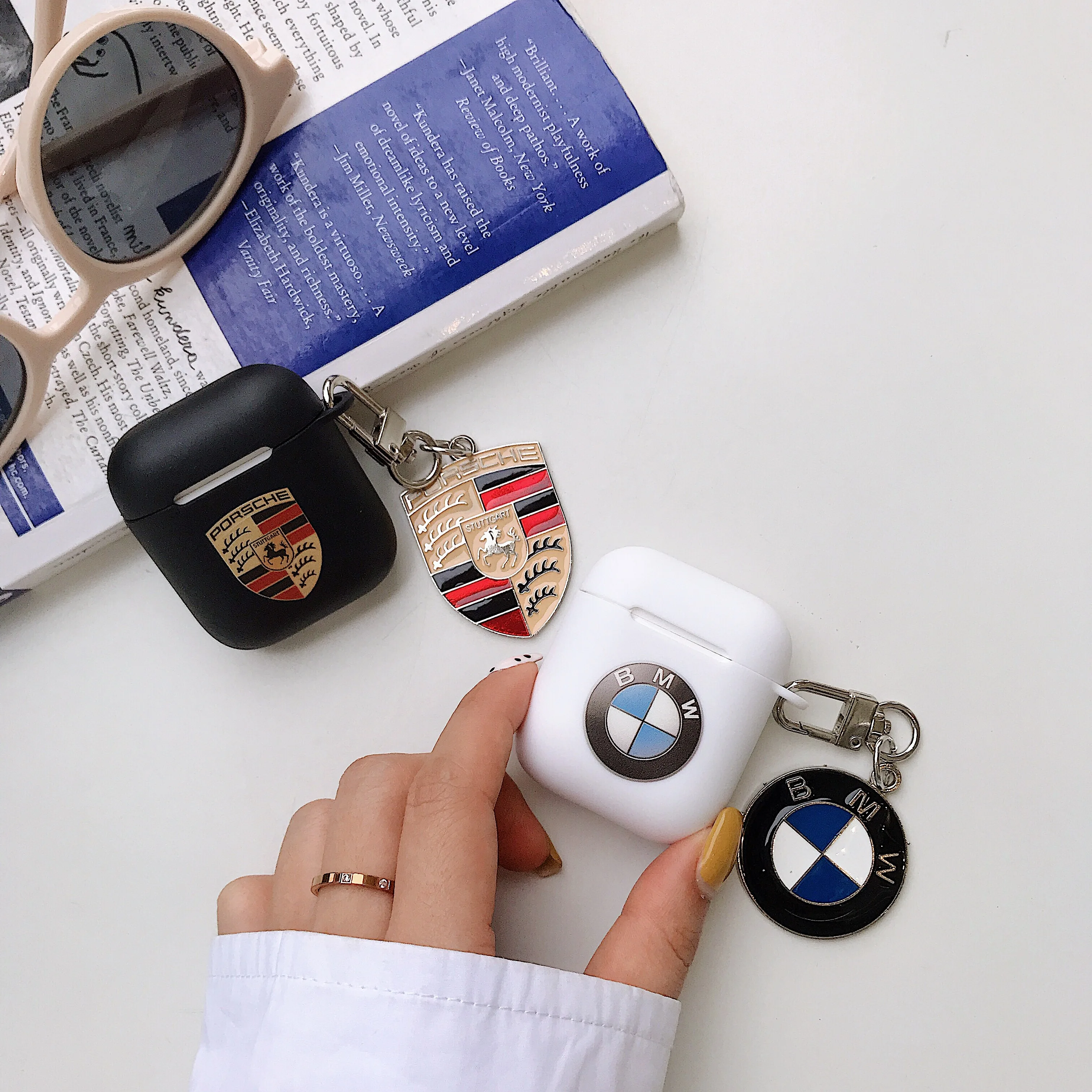 
Luxury Car Logo Pattern Earphone Case for Airpods 1 2 Silicone TPU Soft Ultra Thin Support Wireless Charging With Keychain 