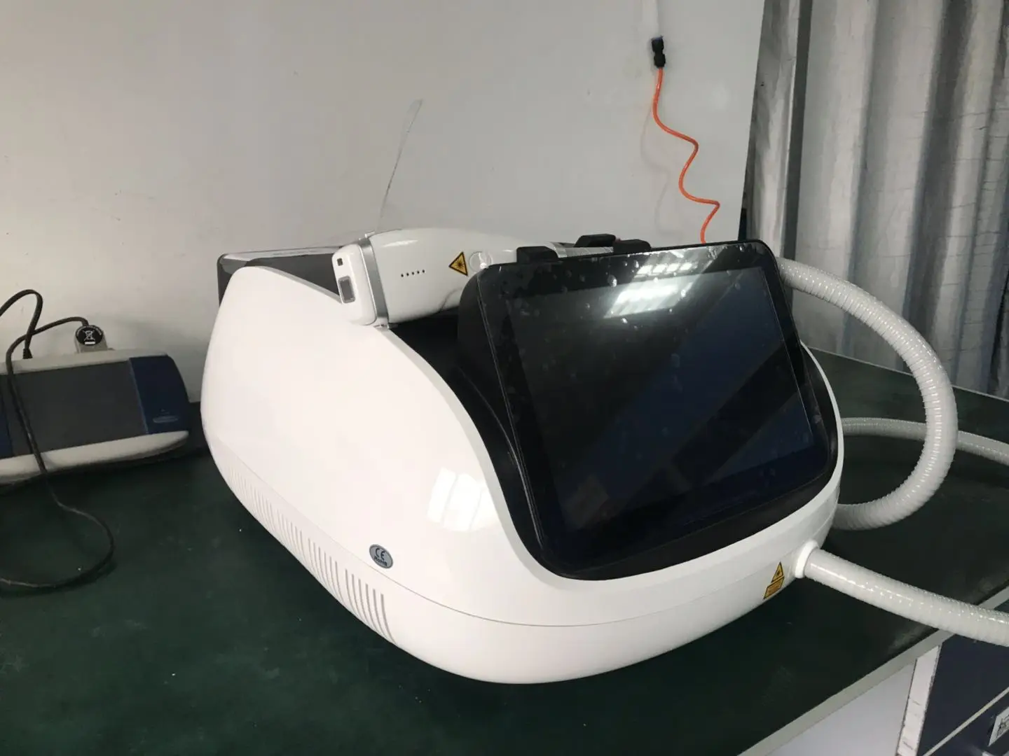 2020 New Design 808nm Fiber Coupled Diode Laser Hair Removal Machine