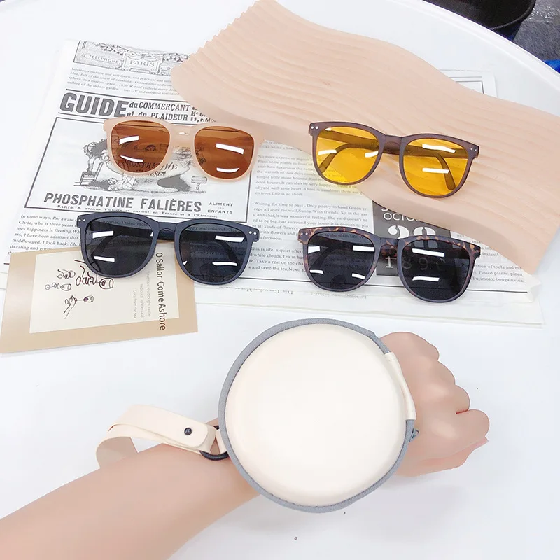 

2021 Wholesale Korean Style Easy Carry Fashion Men Women Polarized Folding Sunglasses