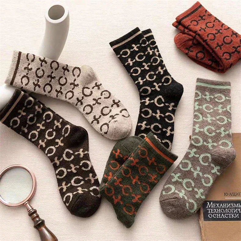 

New Fashion High Premium Casual Middle Tube Socks Winter Cotton Retro Ethnic Style Men Socks Compression Ankle Mens Socks