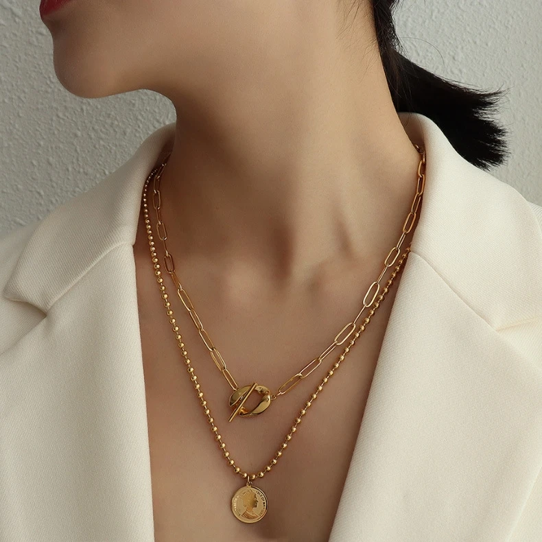 

Fashionable Stainless Steel Jewelry 2pcs/set Queen Coin Pendant Statement Necklace