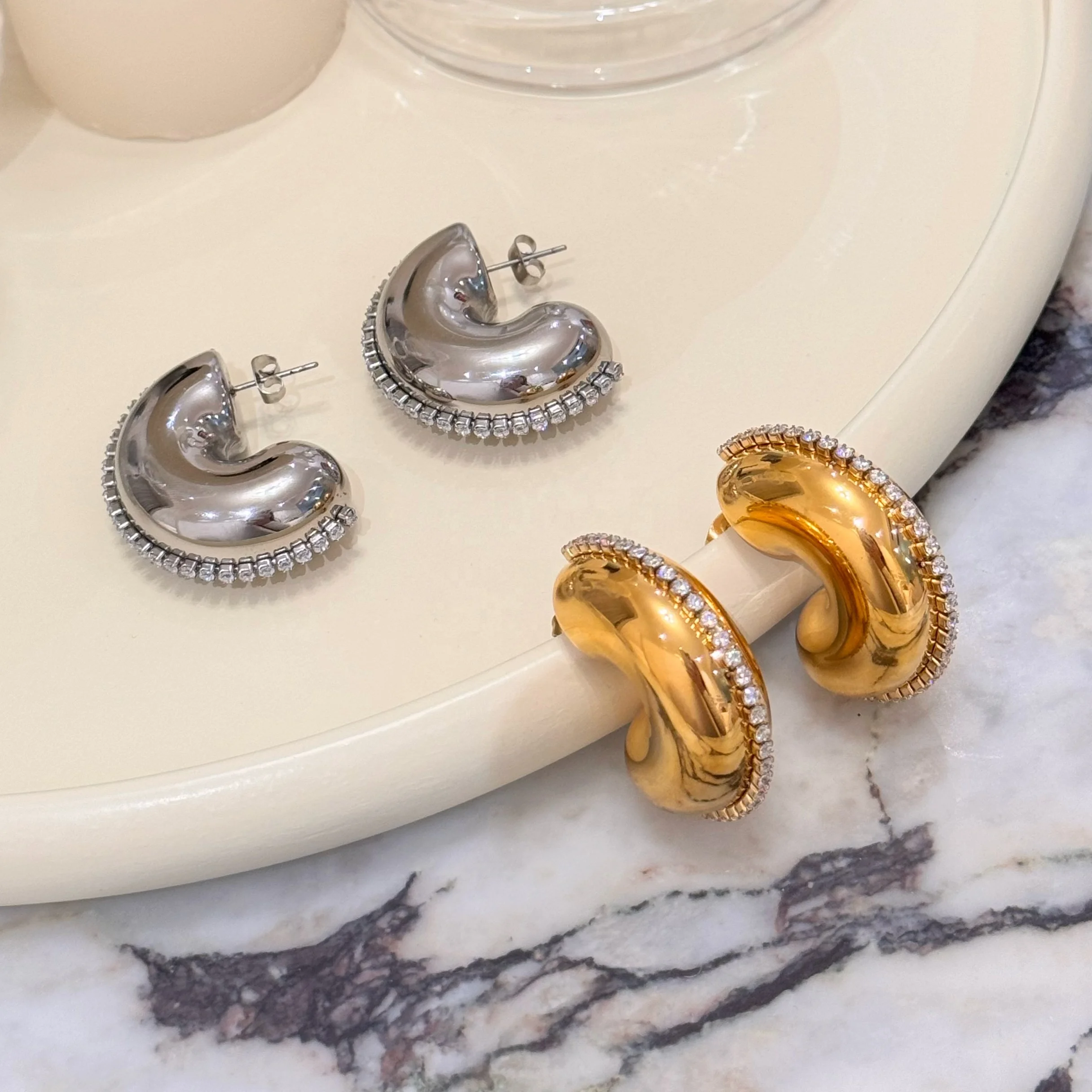 

Dazan New HOT 18k Gold Plated Hypoallergenic Stainless Steel Vintage Hollow Teardrop Pea Chain Zircon Earrings Valentines Gift