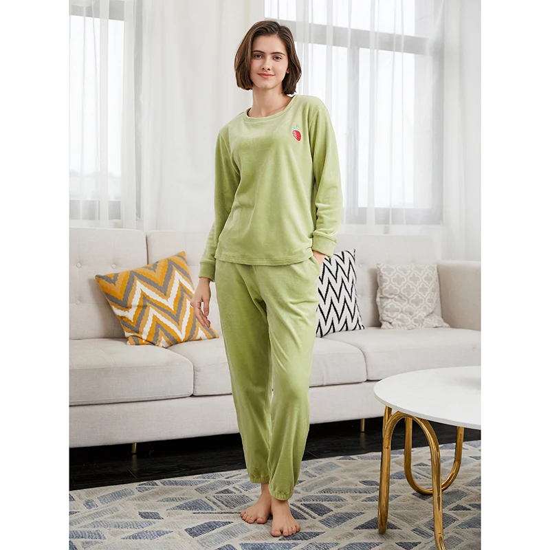 

Hot sale Coral Velvet Strawberry Embroidery Sleepwear Solid Women Soft Long Sleeve Pajamas Set
