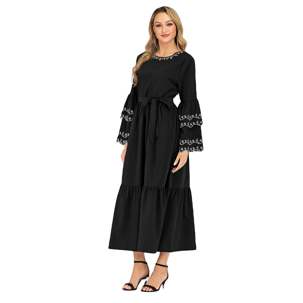 

Modern Design Wholesale Islamic Clothing Muslim Wear Bell Sleeve Black Embroidered Abaya Dress Dubai