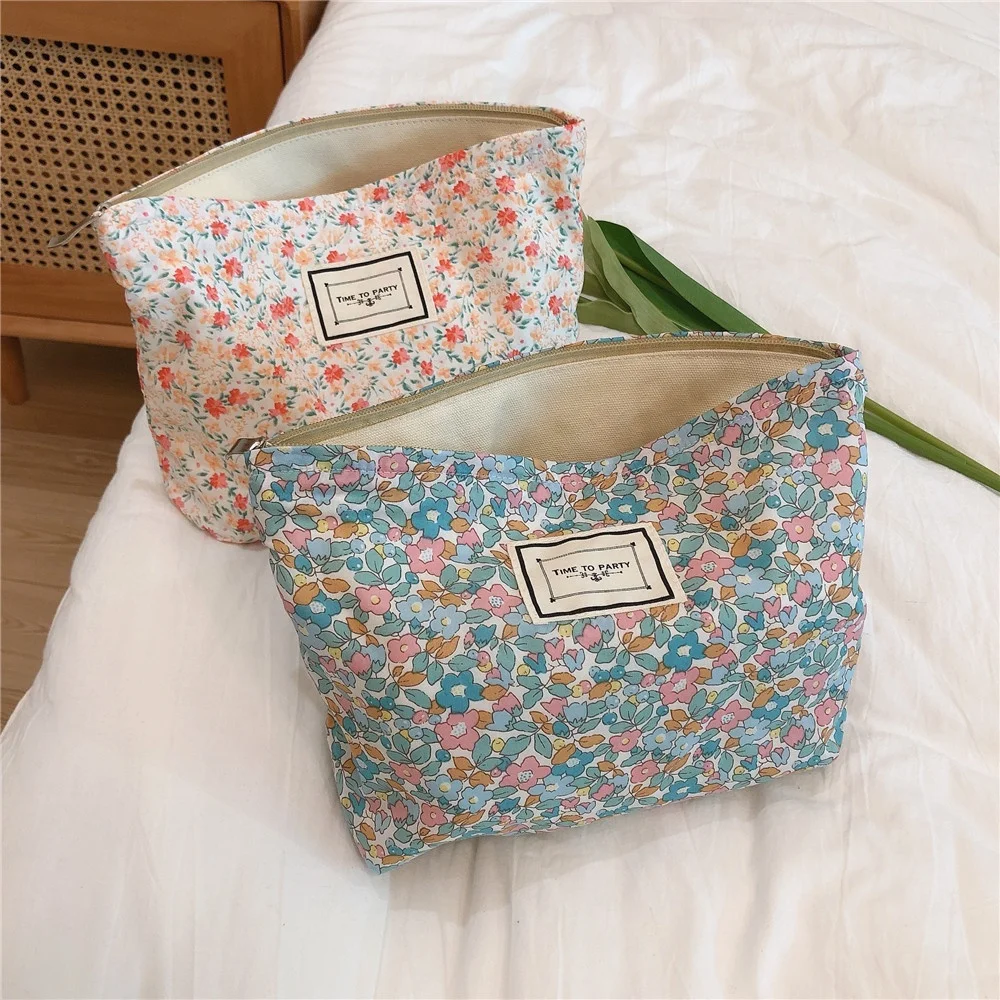 

Summer new light and convenient cotton bag handbag cosmetic bag fabric storage bag fresh beautiful sweet oil painting feeling