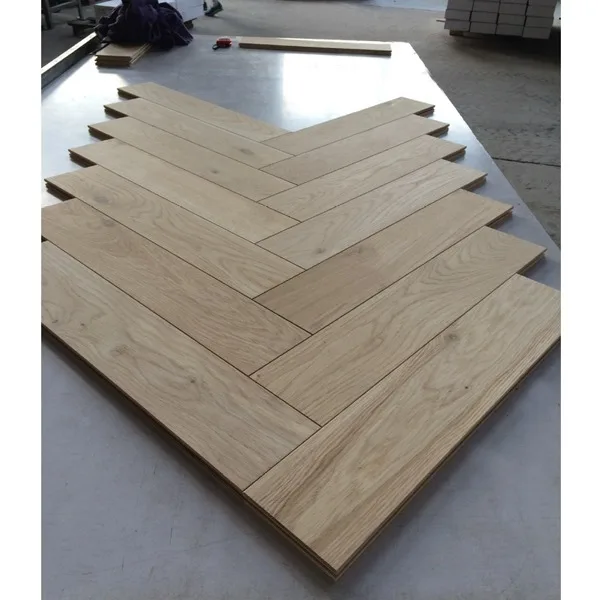 
Herringbone oak parquet flooring 