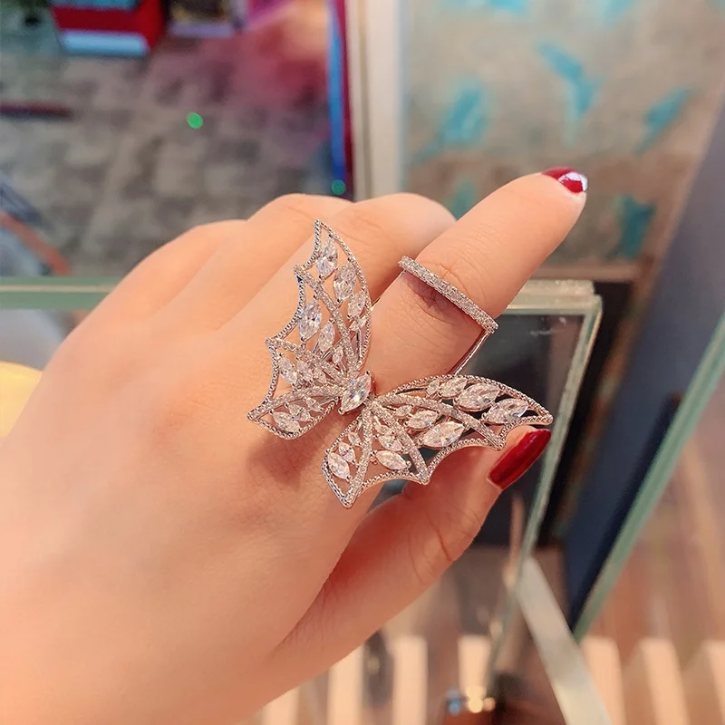

Cute Animal Moving Butterfly Ring White Gold Yellow Gold Color Luxury Crystal Big Wedding Rings For Women Cocktail Ring Jewelry, Picture shows