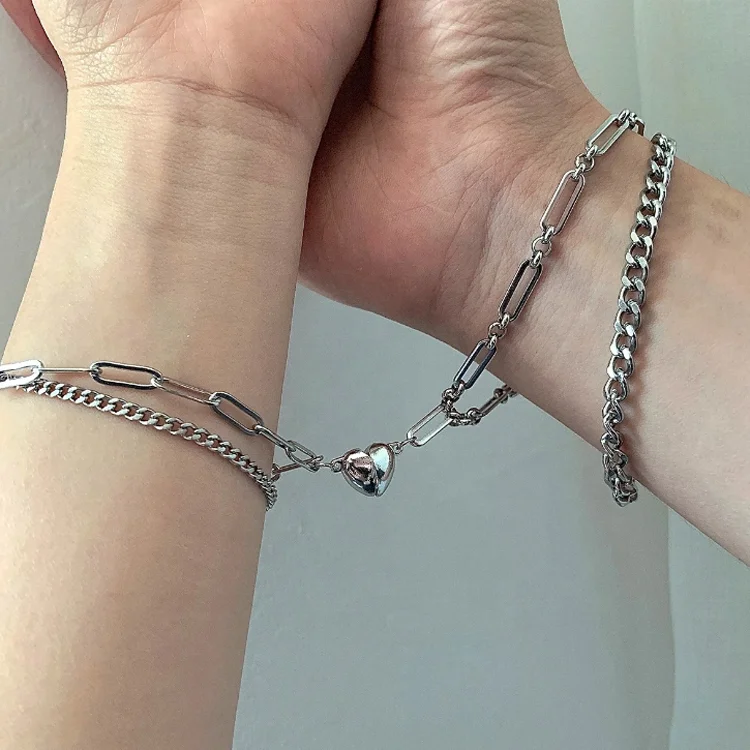 

Fashion 2022 couple bracelet stainless steel simple heart-shaped magnet attraction men's and women's bracelet, Silver