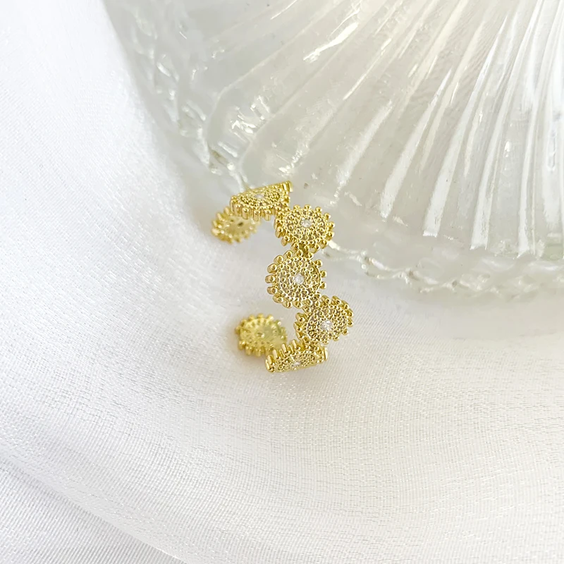 

Vershal E-4 Vintage 18k Gold Plated Fashionable Flowers Diamond Open Ring For Women