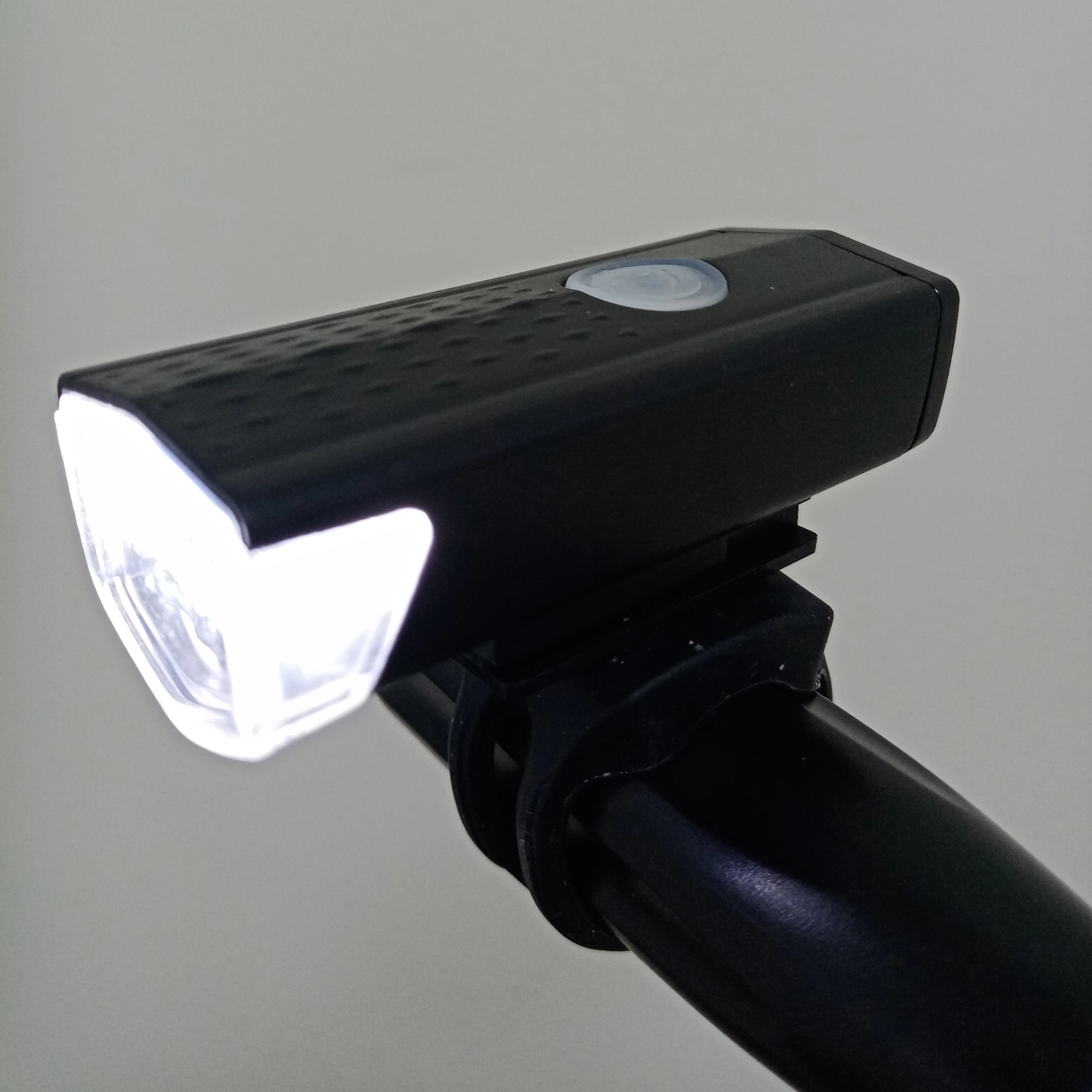 

USB Rechargeable Bike Light Set Powerful Bicycle Front Headlight and Back Tail light Easy to Install for Road Mountain Cycling