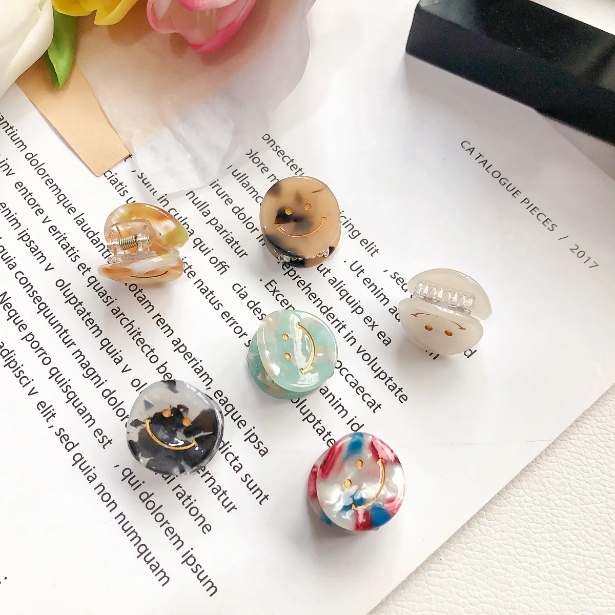 Japanese Mini Acetate Plate Round Hair Claw Clips Smiley Face Small Size Hairpin Simple Sweet Hair Accessories For Women Girls