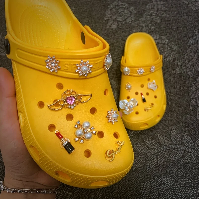 

Wholesale Women Platform Clogs Summer Comfortable Rhinestone Slippers Cute DIY Crystal Clog Sandals for Girls