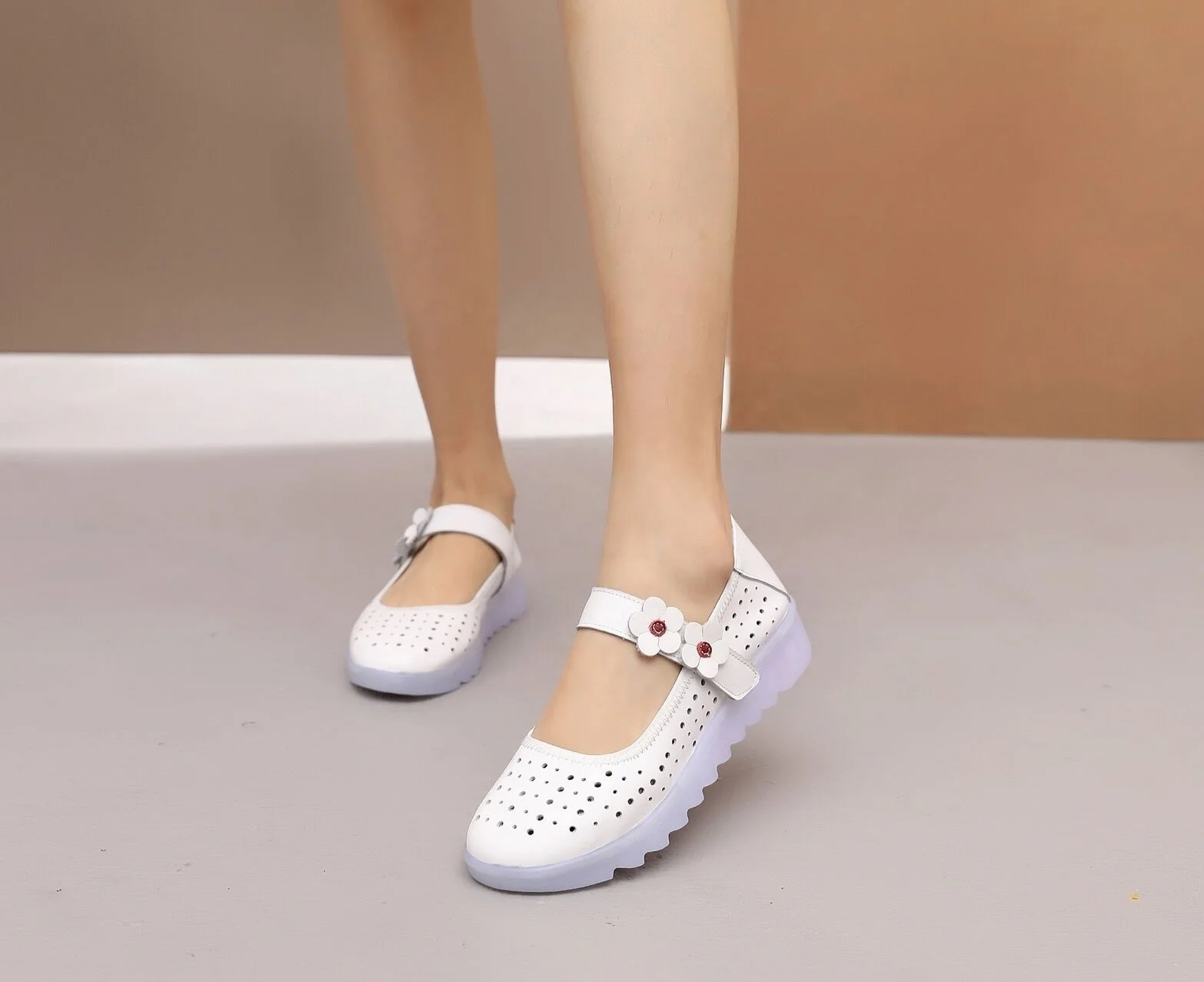 

Summer woman white medical hollow hole wedge style nursing shoes woman white medical nurse shoes