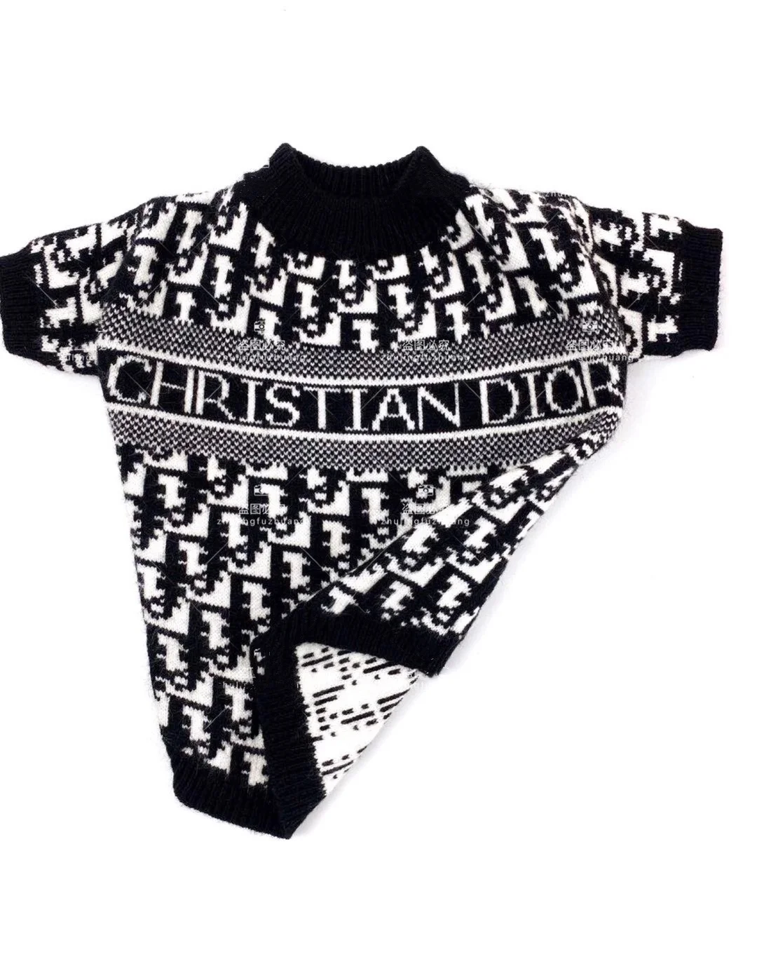 

Hot sales High-end pet supplier wholesale winter warm luxury brand pet sweaters