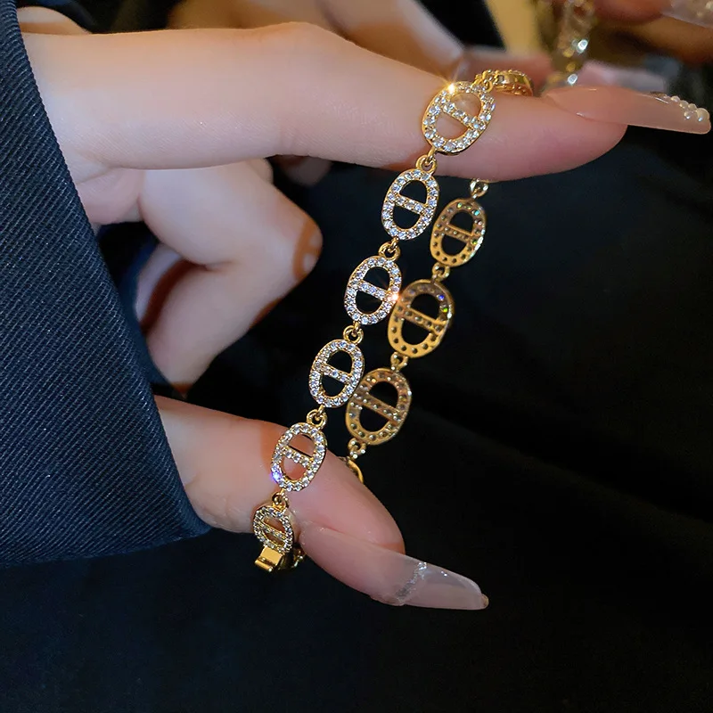 

Hip Hop Shiny Gold Plated Letter CD Cuban Chain Bracelet Women Fashion Jewelry Crystal Pig Nose Shape Bracelet Bangle
