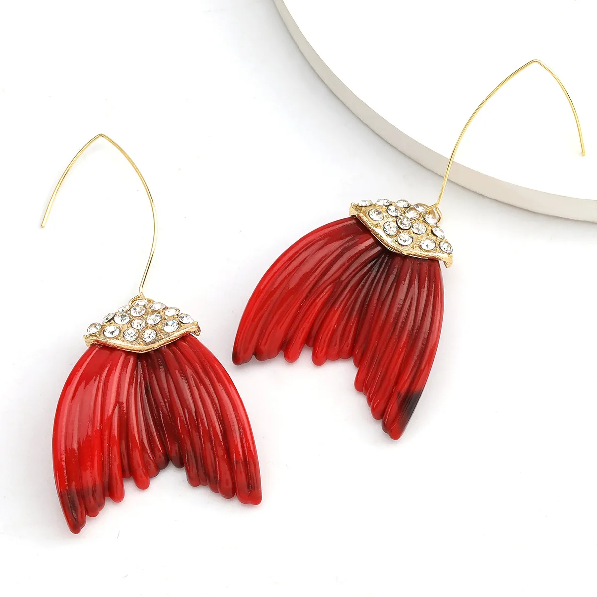 

Best Selling Creative Design Antique Gold Resin Wing Earrings Leaves Crystal Rhinestone Fishtail Pendant Earrings For Lady