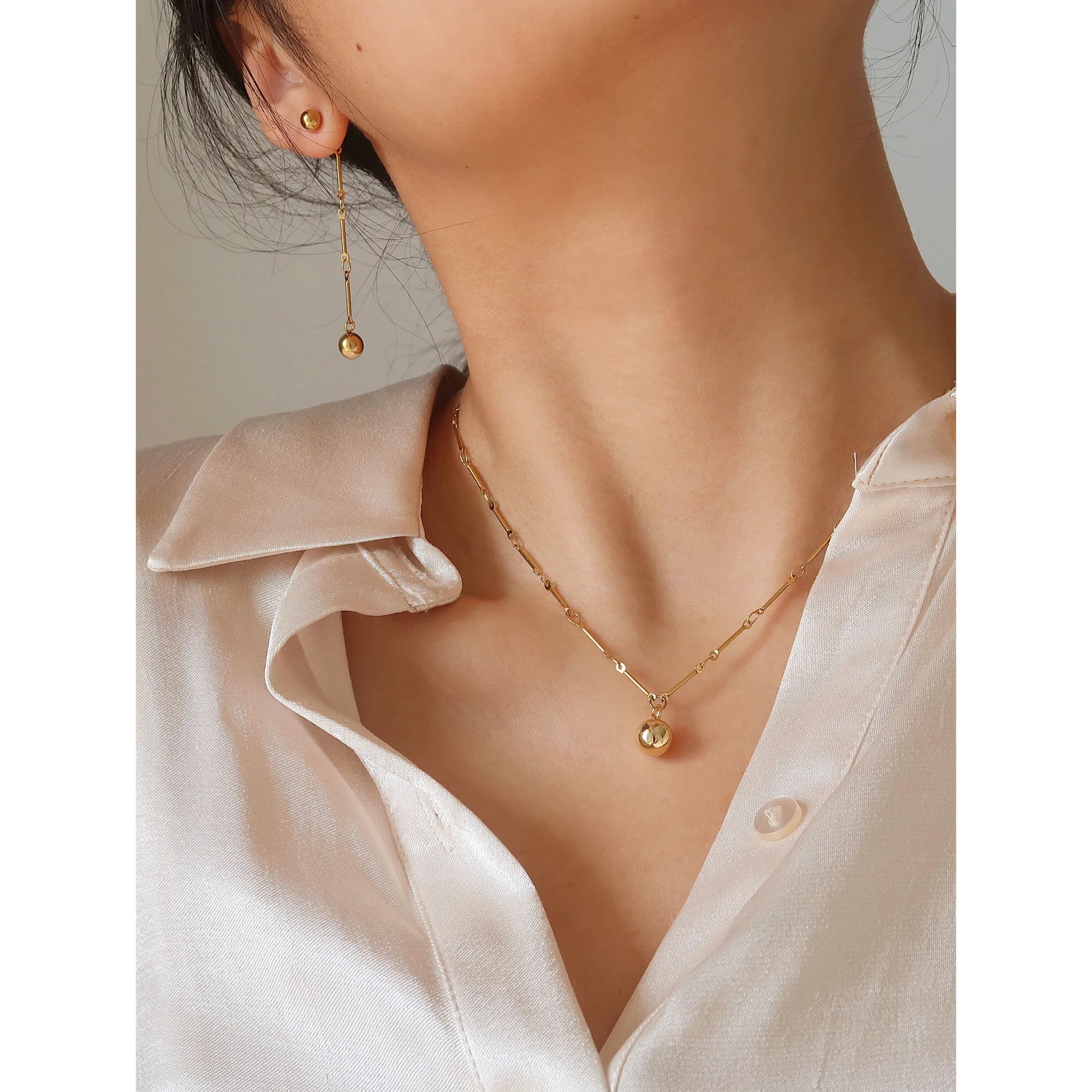 

Korean Simple Real Gold Plated Stainless Steel Round Bead Necklace Handmade Stainless Steel Ball Pendant Necklace