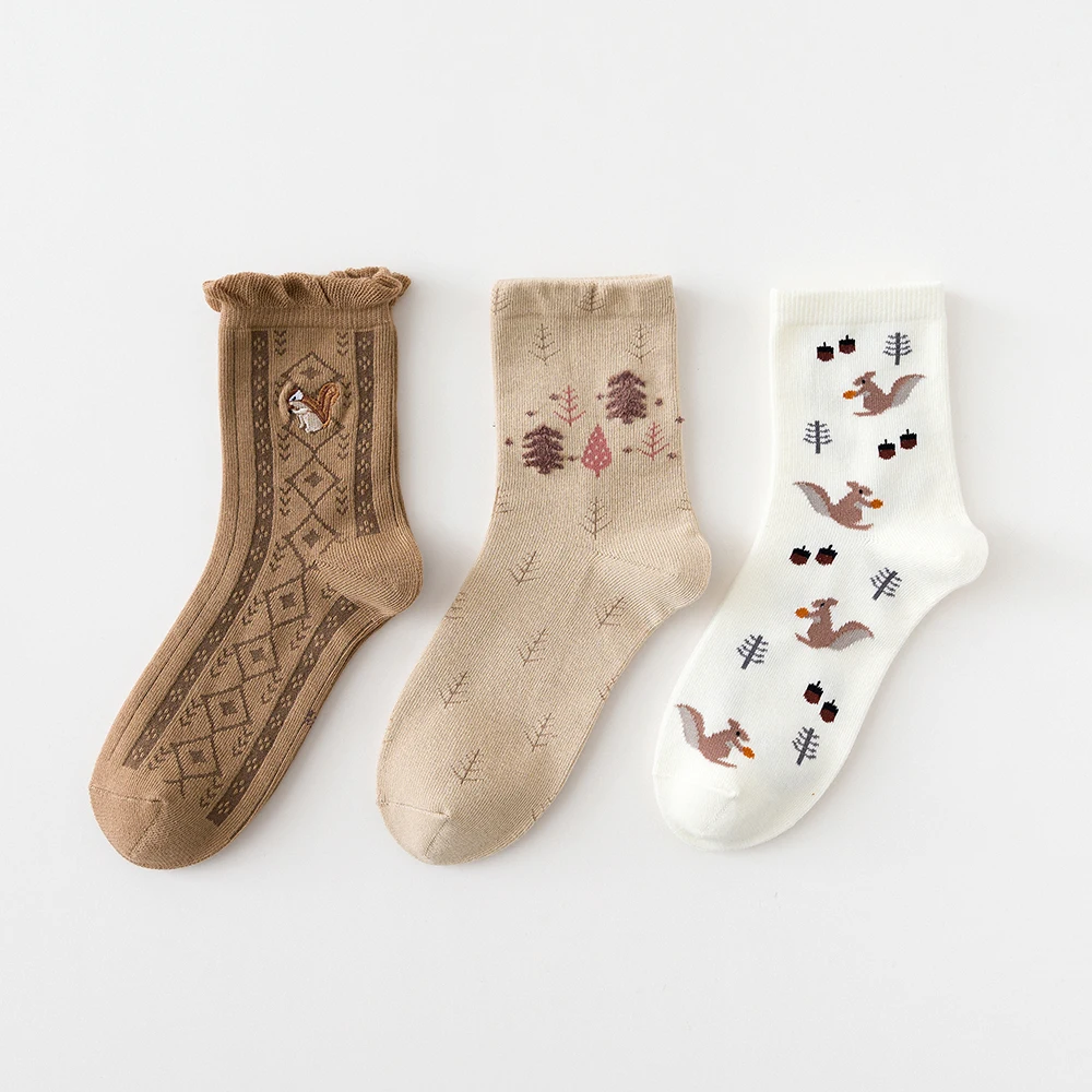 

Caramella 2021 new custom Woman fashion squirrel embroidered Cotton Crew Socks Ins socks 3pairs