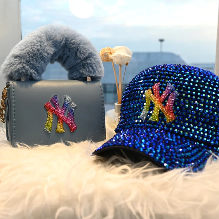 

2020 furry coulourful bling diamond ny hat and purse set yankee fur purse and hat, 12 colour