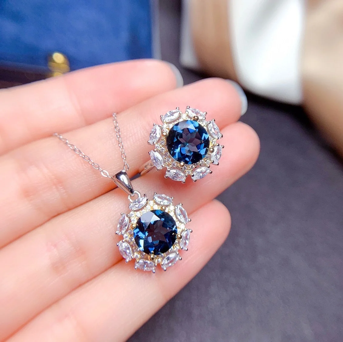 

New Sky Blue Topaz Jewelry Set Inlaid Gemstone Ring Pendant for Women Choker Firework Cut Two-Color Plating Necklace, Picture shows
