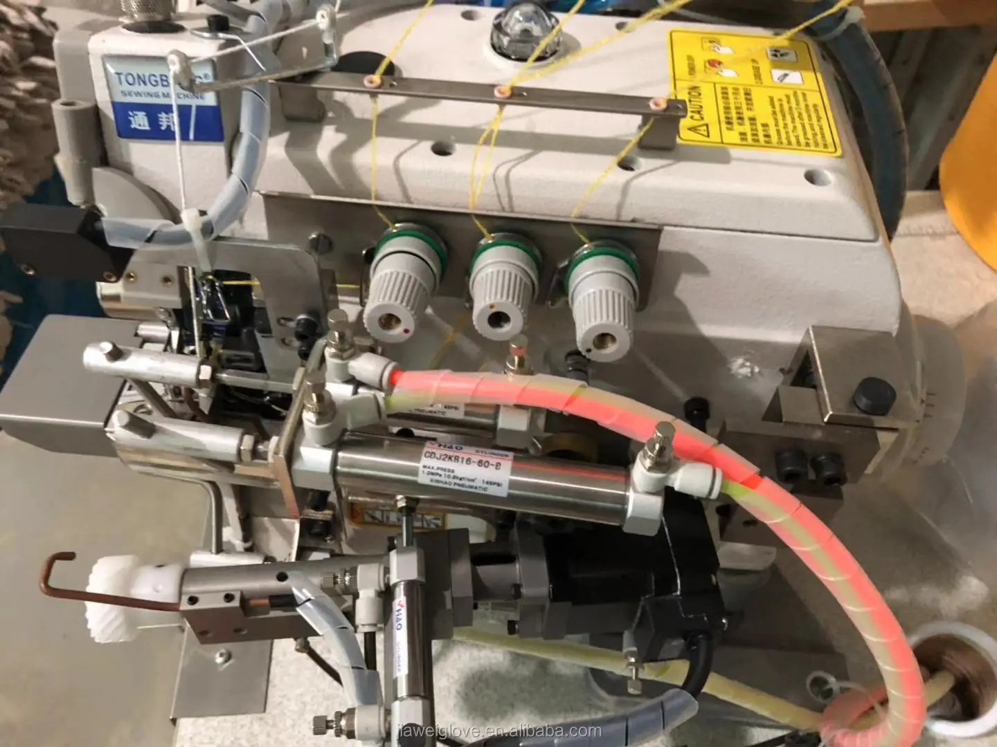 
Automatic glove overlock sewing machine 