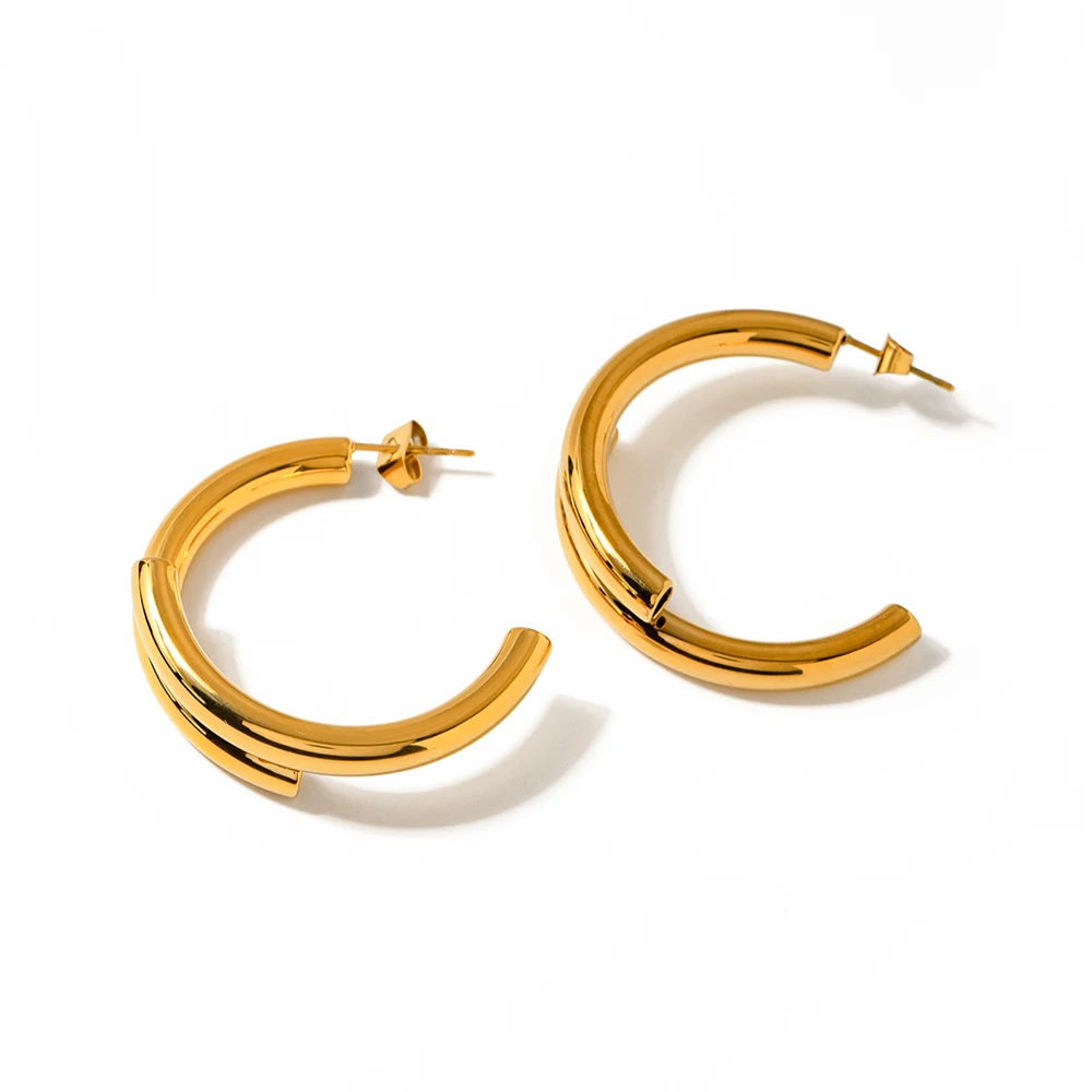 

J&D Chunky Hollow CC Shape Waterproof 18K PVD Gold Plated Stainless Steel Layer Big Hoop Earring