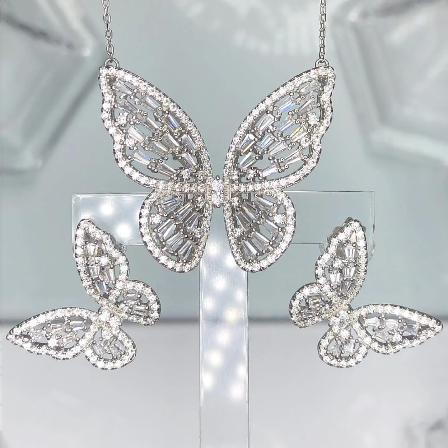 

2021 summer beautiful animal design iced out bling rectangle cz butterfly necklace for women, Customized