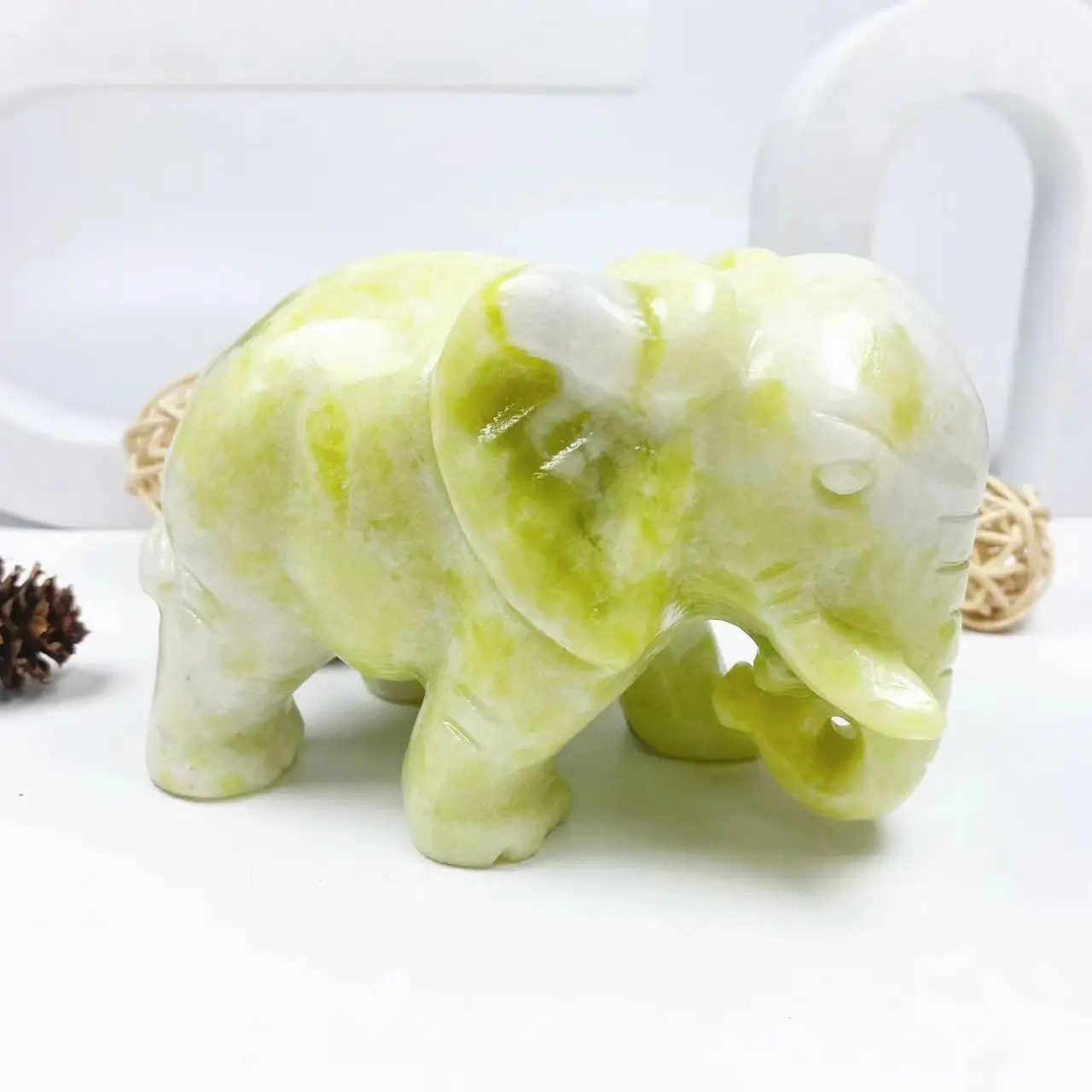 Wholesale Natural Hand Made Crystal Spiritual Xiuyan Jade Elephant for Souvenirs