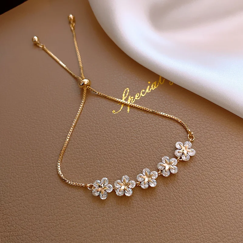 

2021 Fashion Adjustable Gold Five Small Flowers Five Pointed Star Zircon Pull Adjustable Bracelet