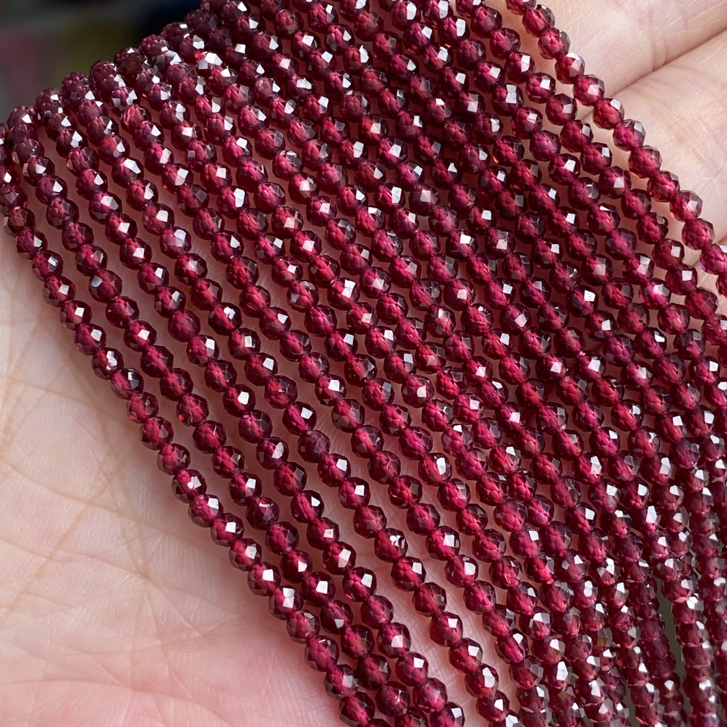 

Natural Garnet Faceted Beads 3mm Cutting Loose Wine Red Garnet Beads for Jewelry Making