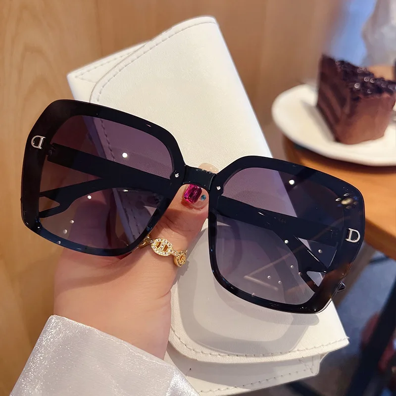 Wholesaler Customized Logo Fashion Square Large Frame Women's Sunglasses UV400 Protection 2023 D Fashion Sunglasses