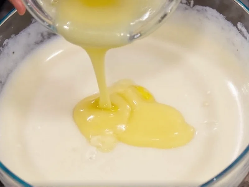 Gradual oil pouring technique for mayonnaise
