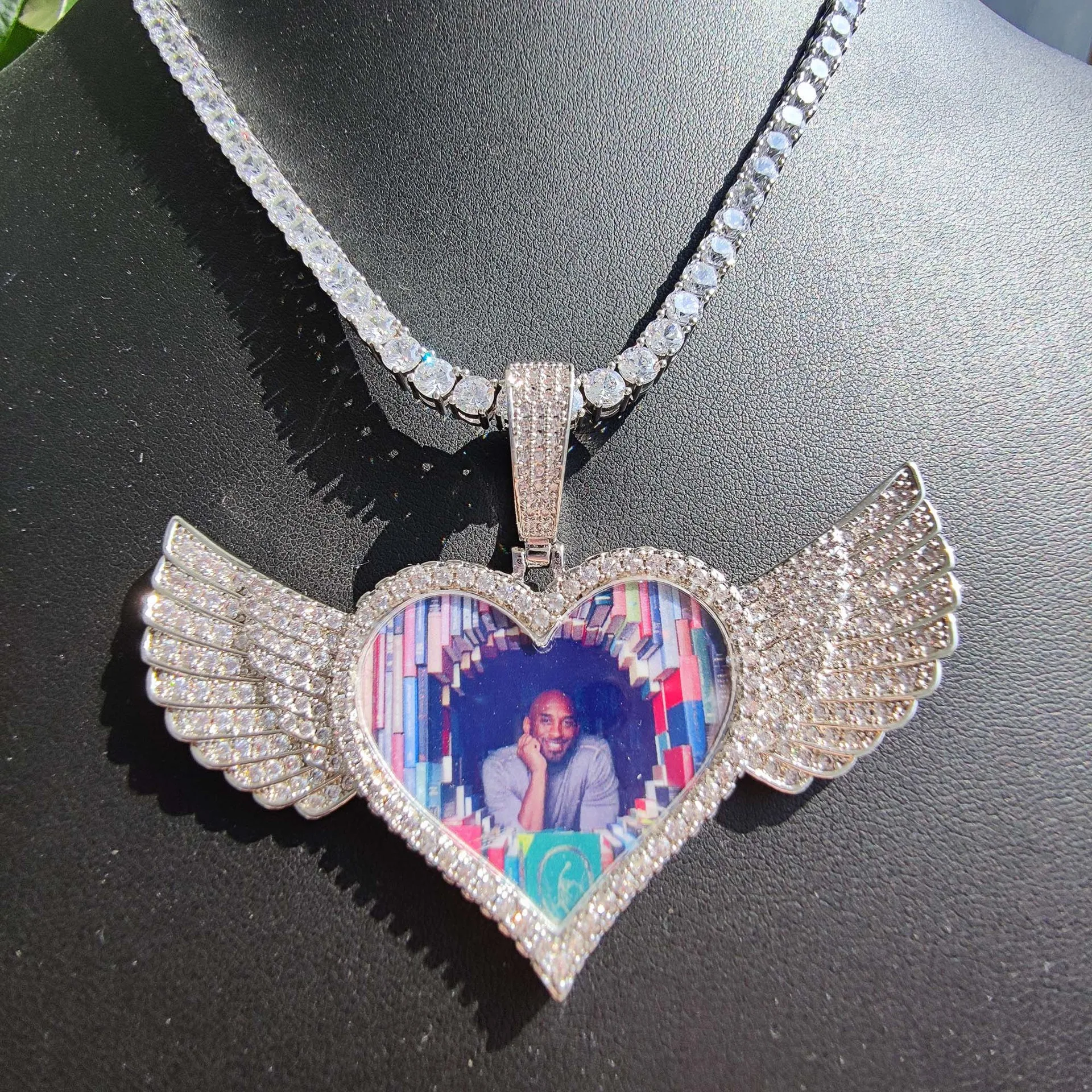 

Heart Shaped Wings Custom Photo Medallions Necklace Pendant Personalized Name Engraved Pendant Crystal Men Hip Hop Bling Jewelry, Silver,gold,rose