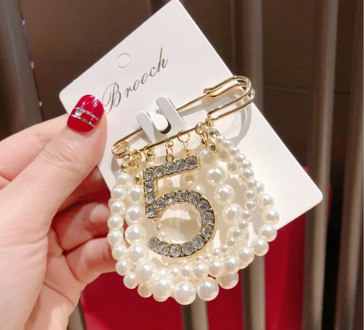 

fashion women crystal brooch pin Boutique shop high end enamel charm diamond dress pin 2021 brooch pin, As picture, other colors can customize