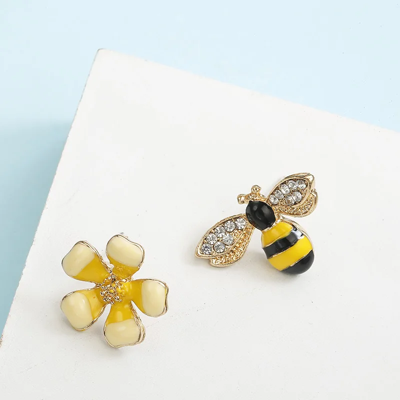 

Fashion Cute Sweet Flowers Bee Earring Enamel Rhinestone Bee Charm Stud Earrings Jewelry For Women