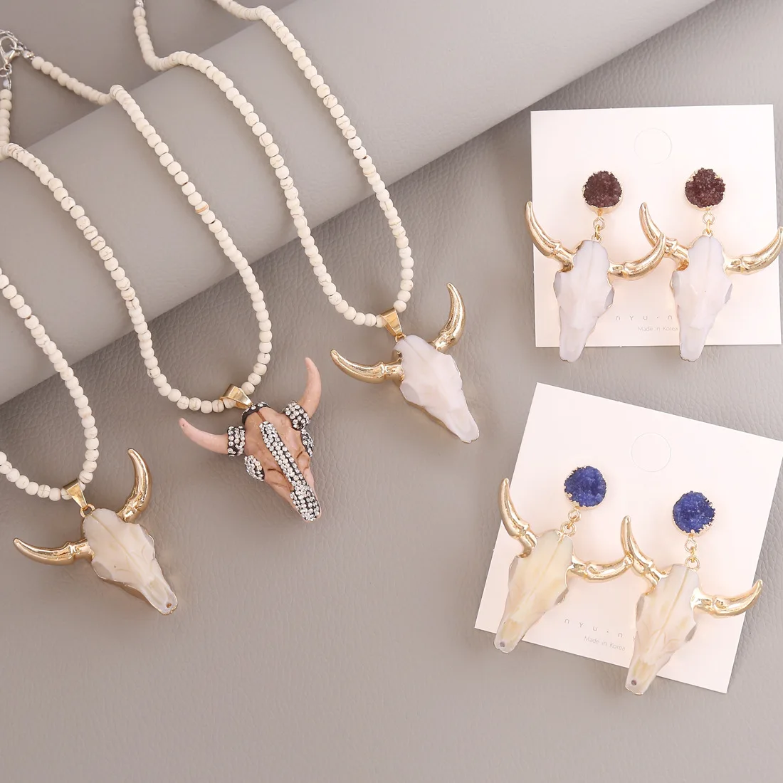 

Bohemian Resin Bull Head Necklace And Earrings Jewelry Boho White Turquoise Beads Chain Pendant Cow Skull Necklace