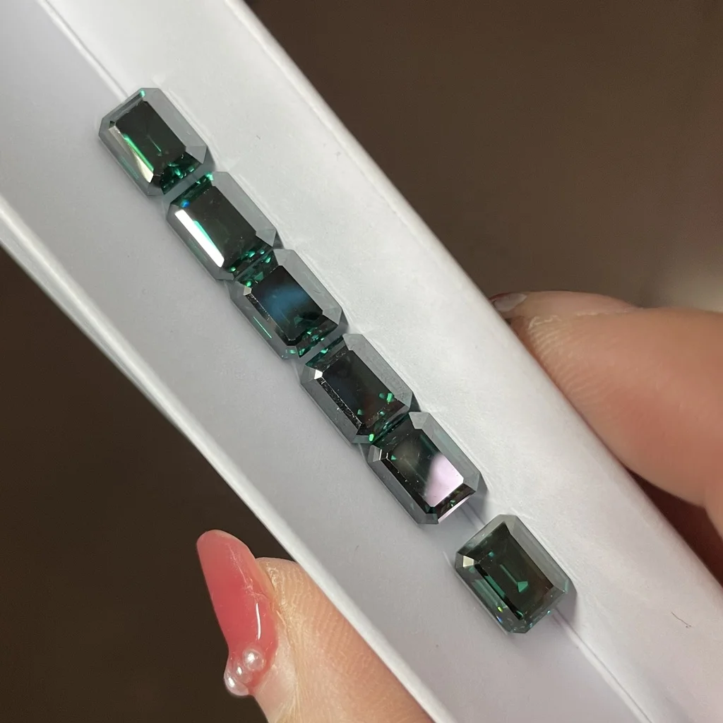 

Wuzhou Wholesale Loose Moissanite Green Color Primary Color Emerald Moissanite Rectangular Emerald Cut 7x9mm 3 Carat Green Stone