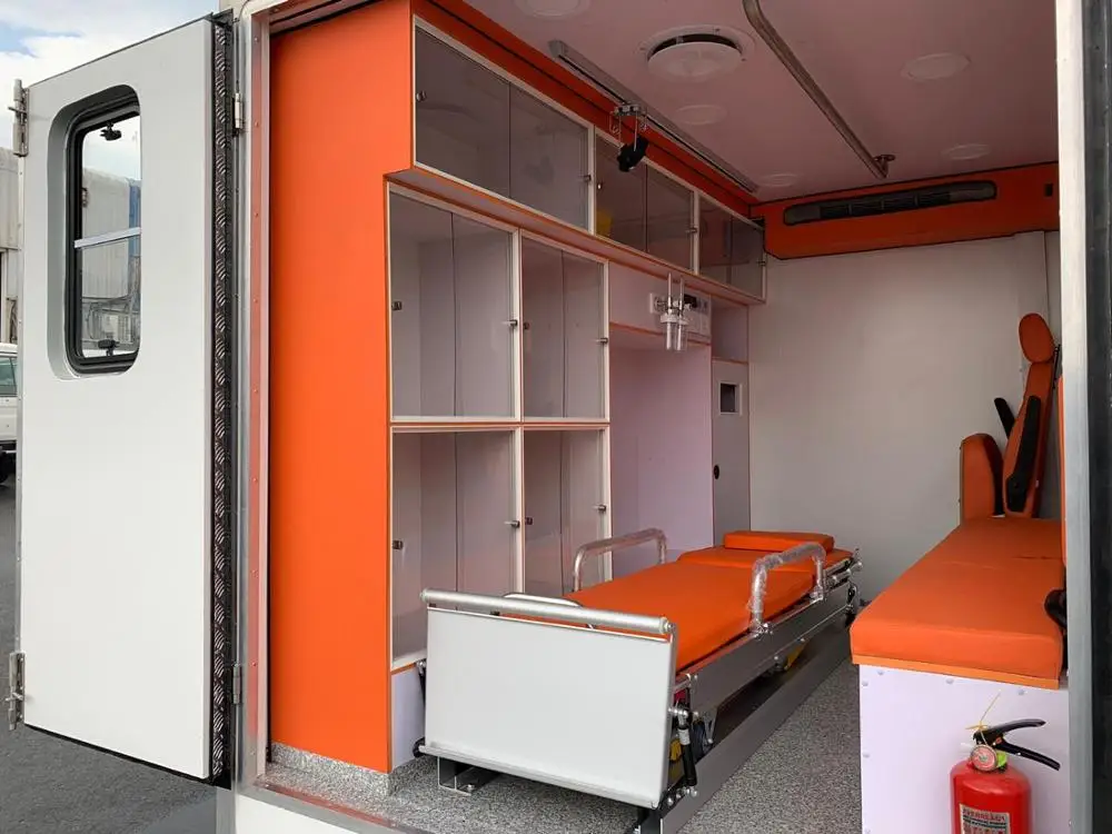 
High Quality Gasoline Engine Hilux Box Type Ambulance for Sale White Color Ambulance 